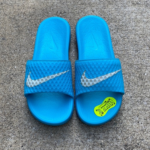 EUC WMNS NIKE BENASSI SOLARSOFT SLIDES
JDI TEALS AQUAS WHITES LIMIT RARE COLOR - Picture 4 of 9